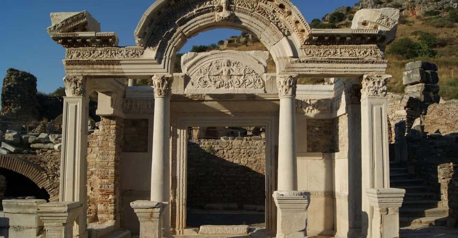 Shore Excursions: 3 Hours Easy Ephesus Tour - Your guide: the secret ingredient for a short tour