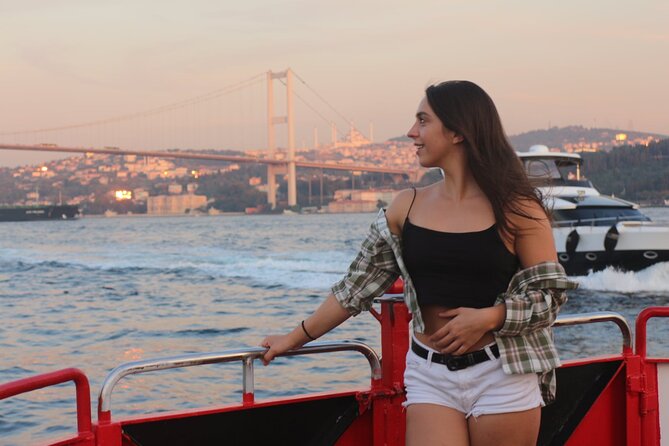 Short Bosphorus Cruise Tour With Hotel Pickup And Audio Guide - Getting to SeaLand Travel Agency in Eminönü