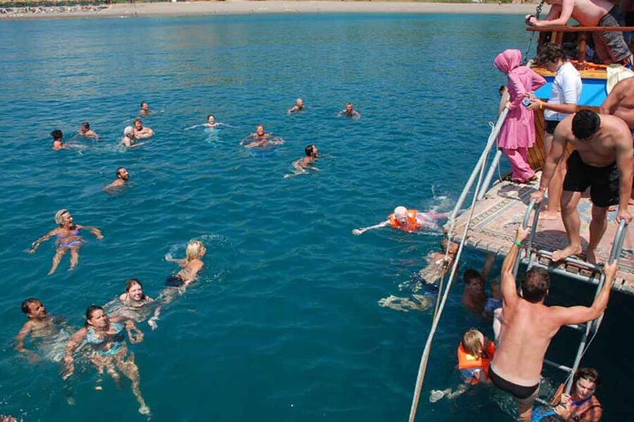 Side: Dolphin Island Boat Tour, Lunch, Sotf Drinks& Swimming - Lunch on the boat: included meal and how it fits the schedule