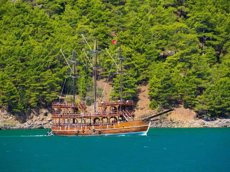 Side: Green Canyon Boat Trip with Lunch near Green Lake - Lunch by the lake: buffet food, timing, and the stair factor