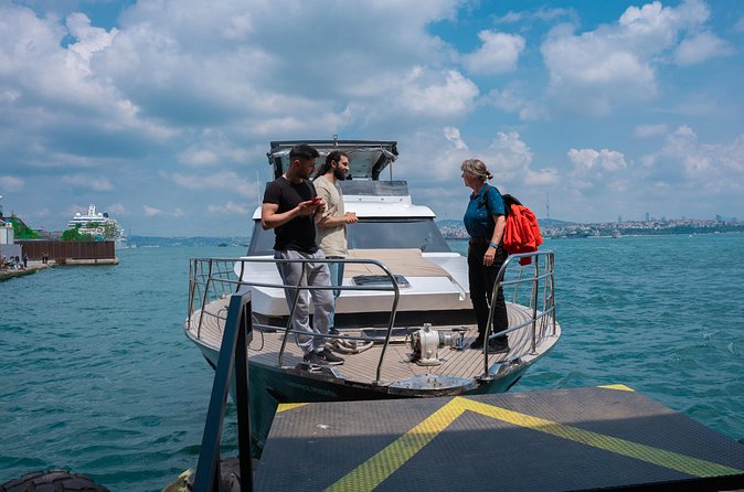 Small-Group 2 Hours Bosphorus Luxury Yacht Cruise in Istanbul - Maiden’s Tower area: Leander and the snake-bite legend