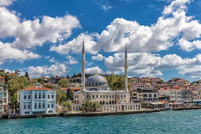 Small-Group Bosphorus Cruise and Istanbul’s Egyptian Bazaar - Dolmabahçe and Rumeli Hisarı from the water: why the cruise route feels efficient