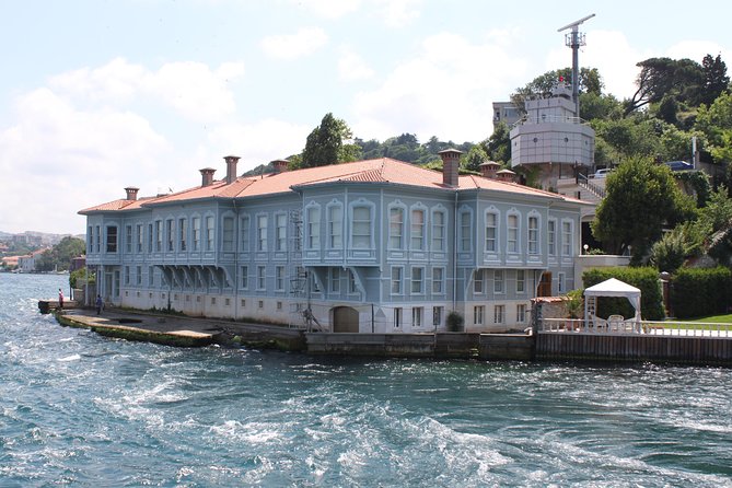 Small Group Full-Day Istanbul: Old City, Bosphorus Cruise & Lunch - Egyptian Spice Bazaar and Golden Horn: scents, colors, and a calmer drive