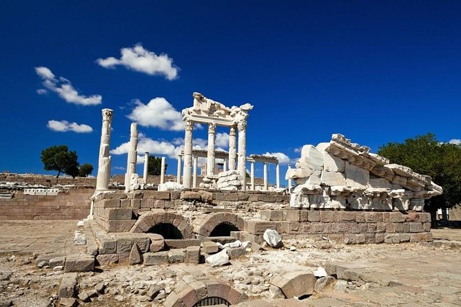 Small-Group Full Day Pergamum and Asklepion Tour from Izmir - Pergamum and Asklepion: two ancient worlds, one practical day