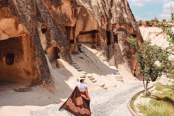 Small Group Red Tour - Stop 3: Zelve Open Air Museum for Cave Life Clues