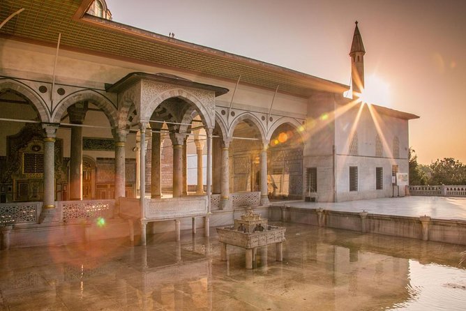 Small-Group Topkapi Palace and Harem Tour with Tickets - Bosphorus Views and Terrace Gardens: Where the Palace Breathes
