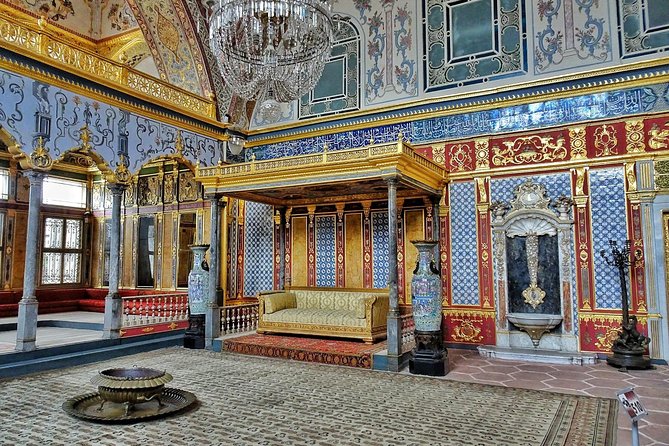 Small Group Tour - Full Day Istanbul City Tour - Hippodrome stop: obelisks and the politics behind chariot races