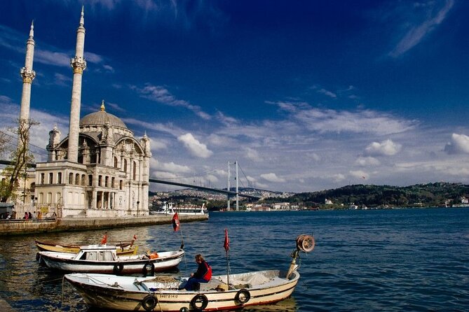 Sunset Cruise with Stop along Asia: Discover Istanbul's Bosphorus - Topkapı, Yeni Camii, and Süleymaniye from sea level