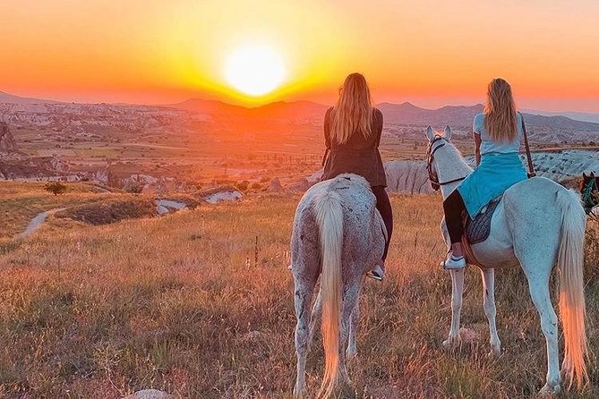 Sunset Horsebackriding-Tour through the Valleys of Cappadocia - Sunset Point: quick photos, then back down