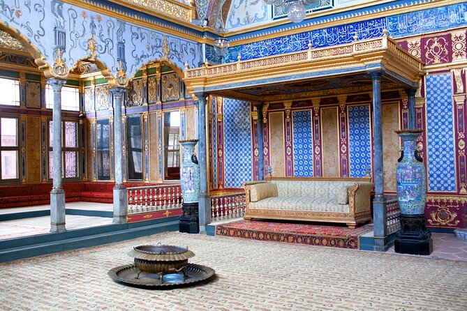 Topkapi Palace and Harem Guided tour with Skip-the-Line Tickets - Topkapi Palace Museum in About Two Hours: More Than an Imperial Residence
