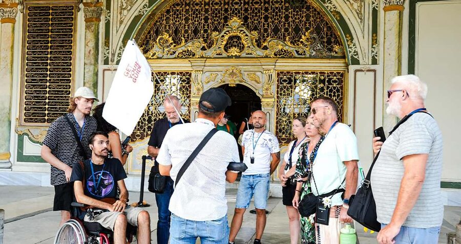 Topkapi Palace & Harem Tour + Bosphorus & Golden Horn Cruise - Using audio time well after the 1-hour highlights tour