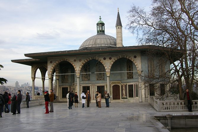 Topkapi Palace Skip-The-Line Entry with Guided Tour - Meeting at Sultan Ahmed III Fountain, without the stress