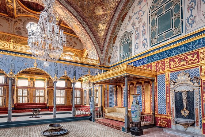 Topkapi Palace Skip-The-Line Entry with Guided Tour - Inside the palace: your 45-minute hosted highlights flow