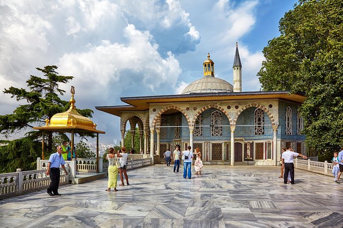 Topkapi Palace Skip-The-Line Entry with Guided Tour - Kitchens and daily operations: the unglamorous engine of the palace