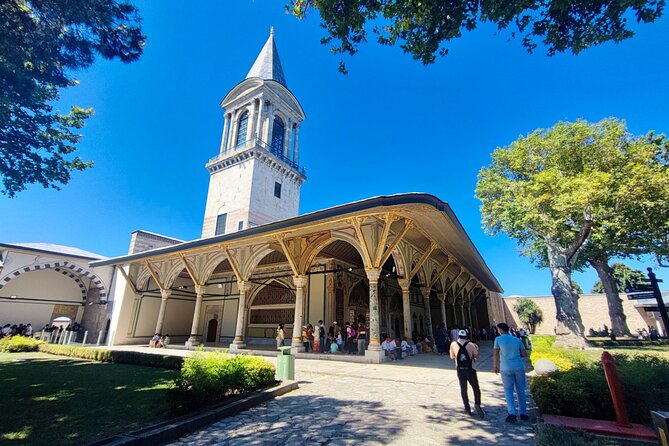 Topkapi Palace with Harem and Blue Mosque Guided Tour - Sogukcesme Street and Sultanahmet Square: Small Stops With Big Payoff