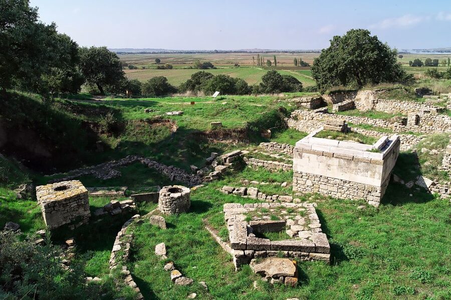 Troy: Full-Day Tour from Istanbul - The 3,700-year-old walls and the feeling of defense