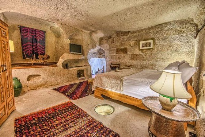 Turkey Highlights 4 Day Tour from Istanbul Hassle-Free Package - Day 4 in Pamukkale: Travertines, Cleopatra’s Pool, and Hierapolis ruins in heat and crowds